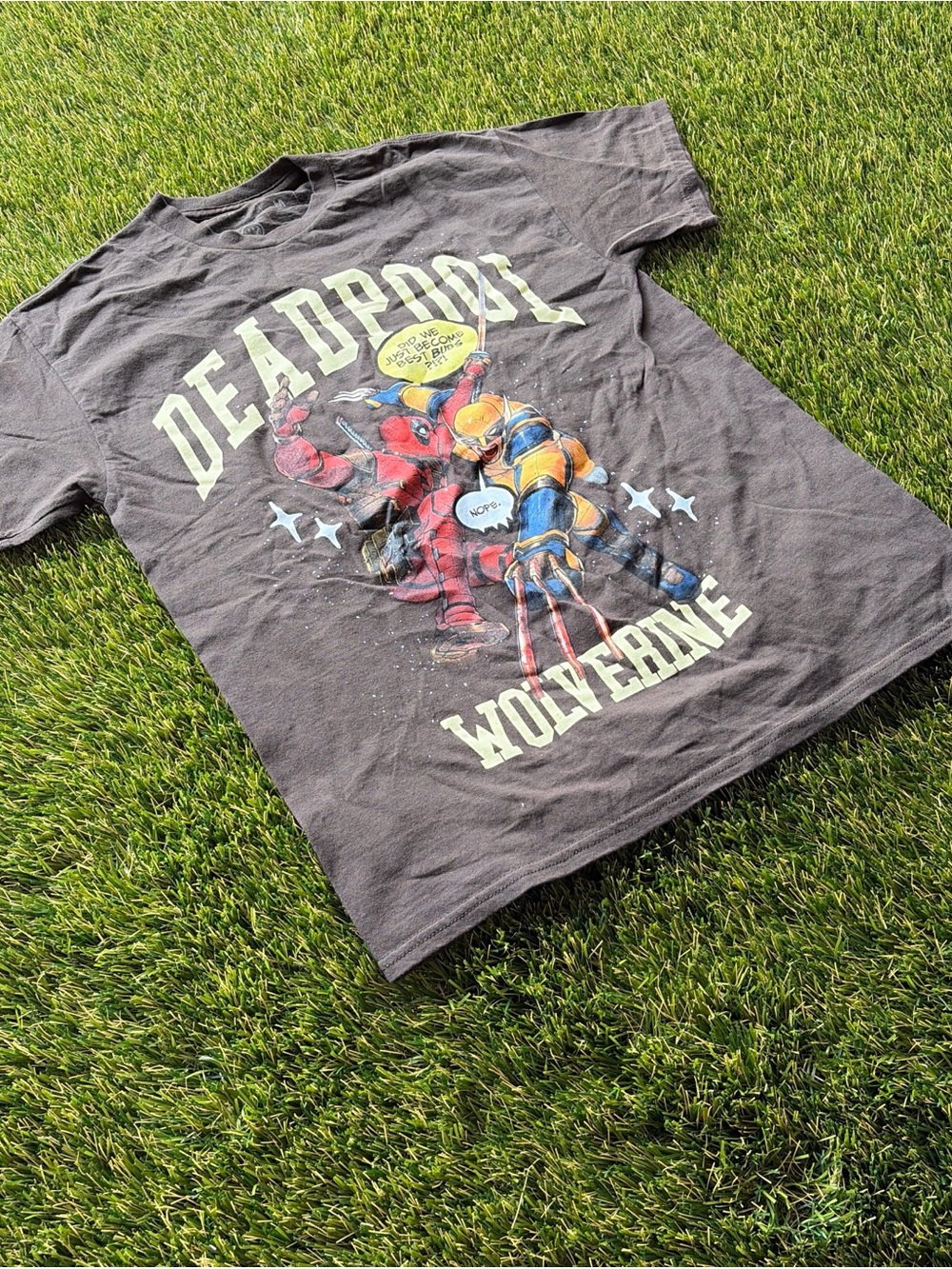Marvel Deadpool & Wolverine Graphic Tee Shirt Size Medium